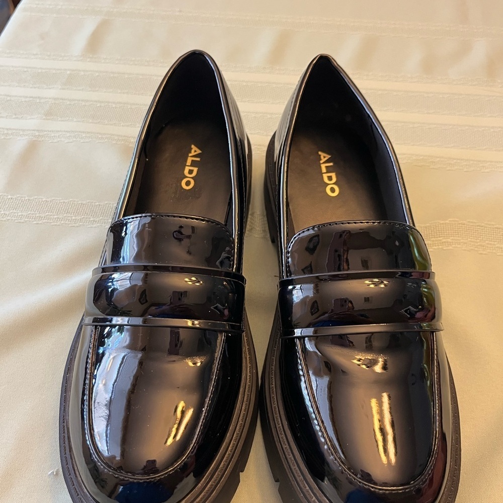 Aldo women’s Shiny Black Loafers size 8.5